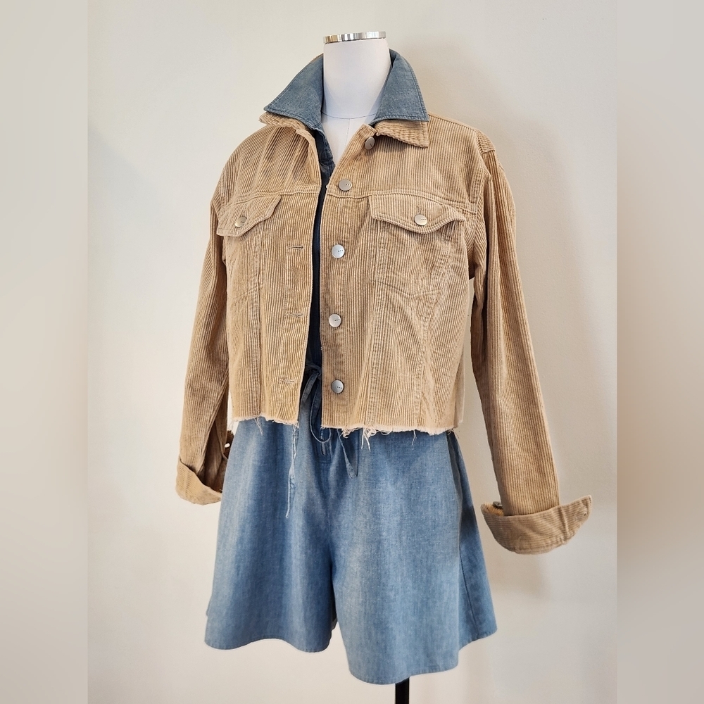 || TGLA || Fransiscas tan corduroy jacket sz medium, raw hem, button down, boxy